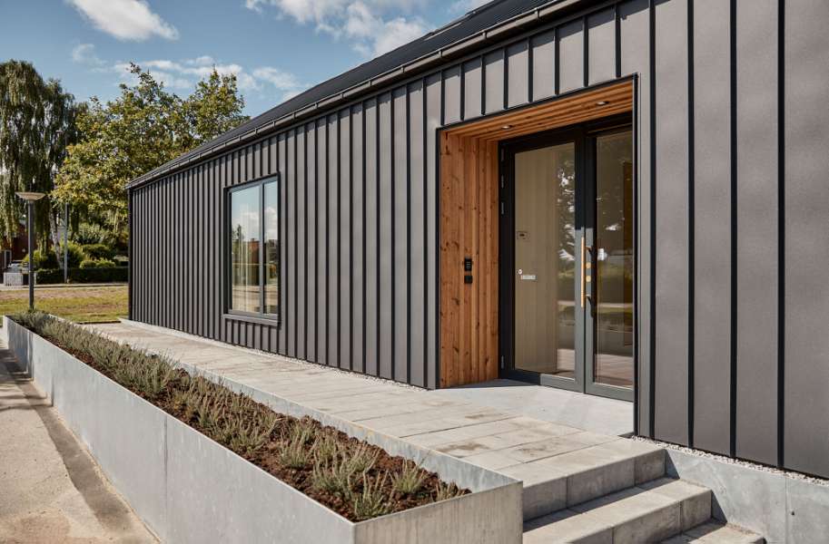 Steel and wood annex for extra space for ‘loaning out’ at Risskov Library, Risskov Bibliotek - Fortebakken 1, 8240 Risskov